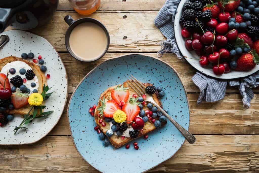 toast & strawberries